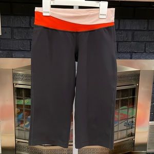 309 Patagonia 16” Pliant Knickers Crop Wide Leg leggings XS Black Paintbrush Red